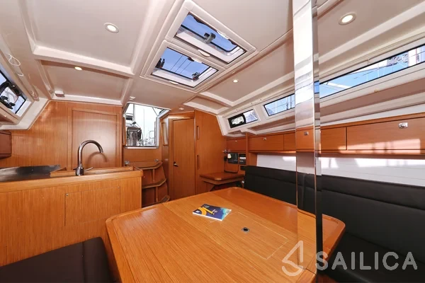 Bavaria 33 Cruiser - Yacht Charter Sailica