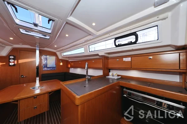 Bavaria 33 Cruiser - Yacht Charter Sailica