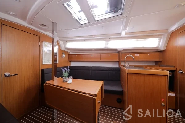 Bavaria 33 Cruiser - Yacht Charter Sailica