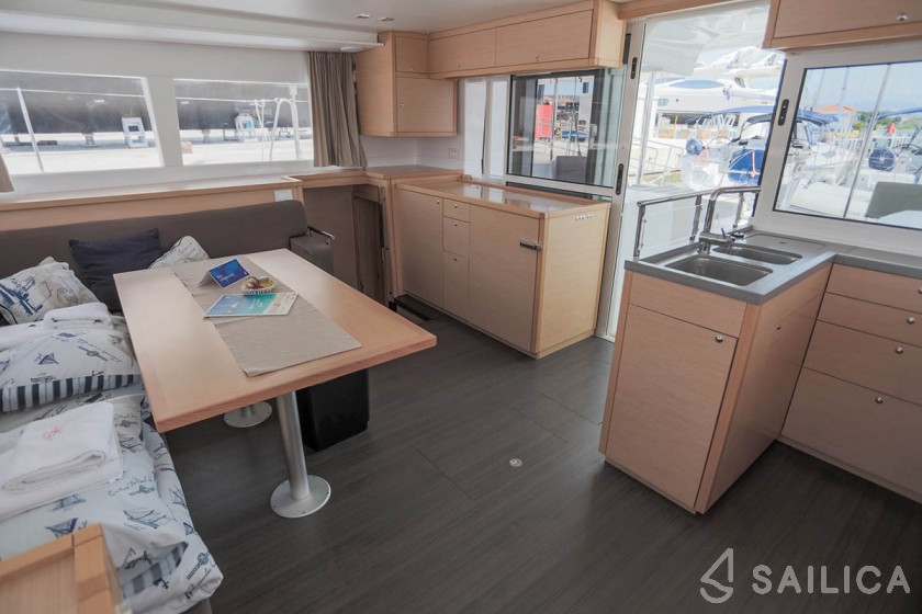 Lagoon 450  Flybridge - Yacht Charter Sailica