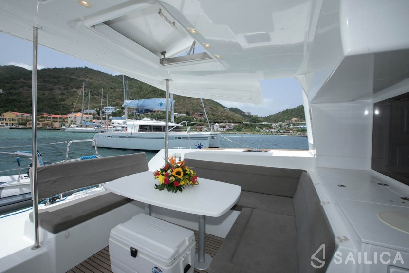 Lagoon 450  Flybridge - Yacht Charter Sailica