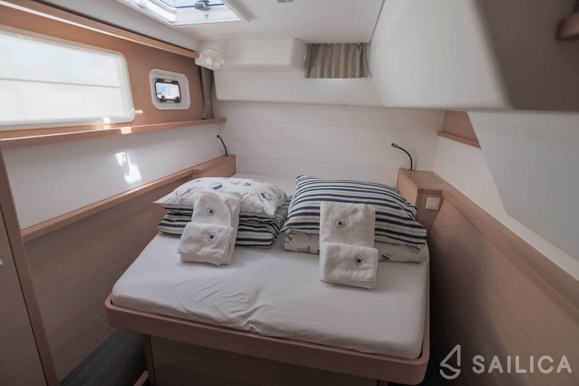 Lagoon 450  Flybridge - Yacht Charter Sailica