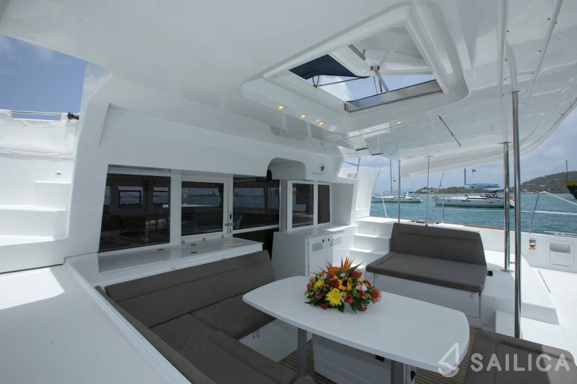 Lagoon 450  Flybridge - Yacht Charter Sailica