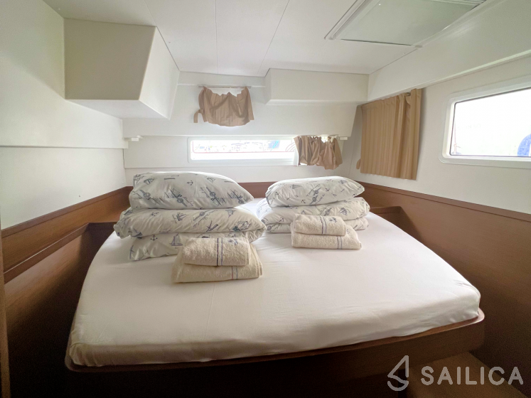 Lagoon 42 - Yacht Charter Sailica