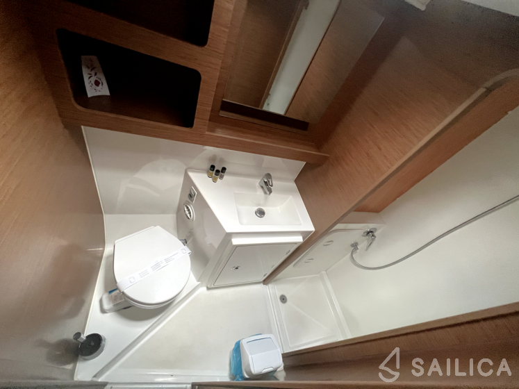 Lagoon 42 - Yacht Charter Sailica