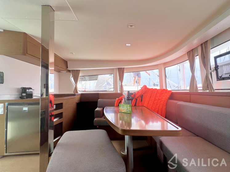 Lagoon 42 - Yacht Charter Sailica