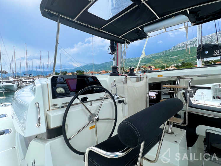 Lagoon 42 - Yacht Charter Sailica