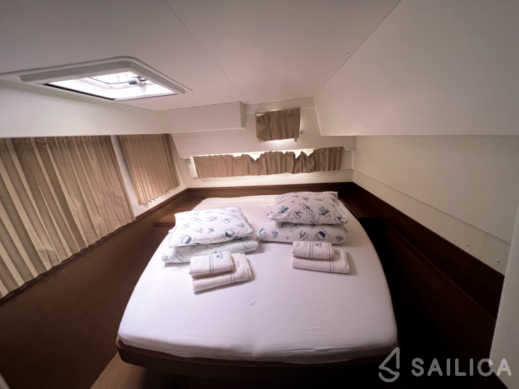 Lagoon 42 - Yacht Charter Sailica