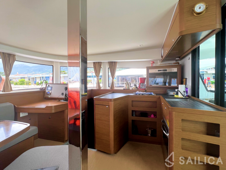 Lagoon 42 - Yacht Charter Sailica