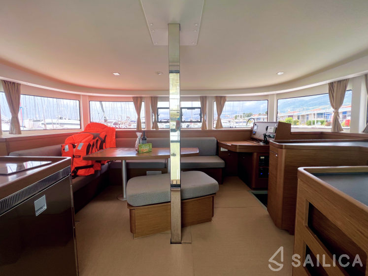 Lagoon 42 - Yacht Charter Sailica