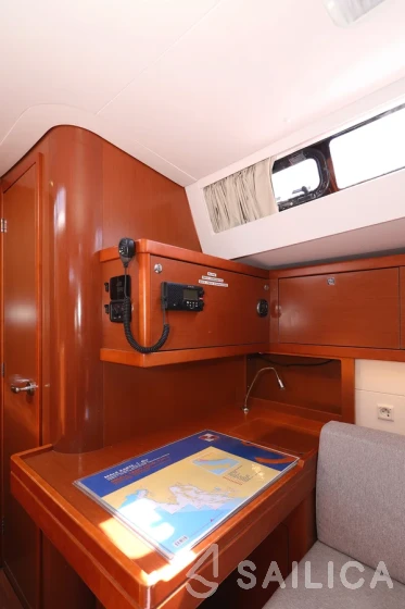 Oceanis 48 - Yacht Charter Sailica