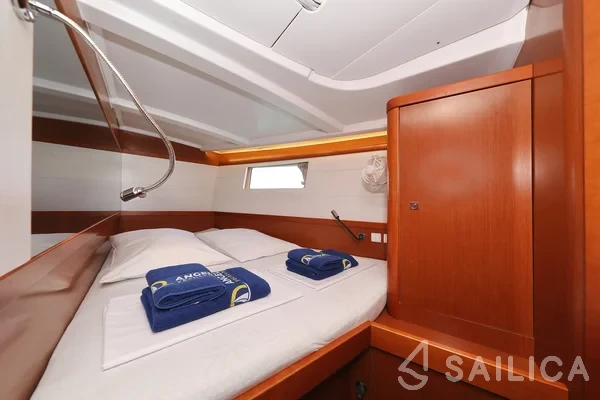 Oceanis 48 - Yacht Charter Sailica