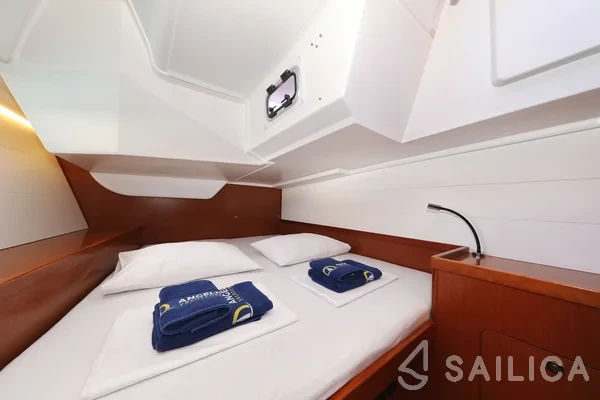 Oceanis 48 - Yacht Charter Sailica