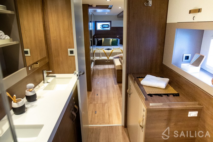 Bali 4.4 - Yacht Charter Sailica