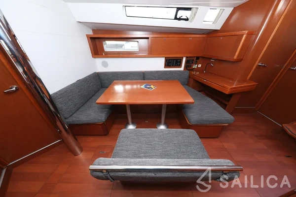 Oceanis 45 - Yacht Charter Sailica