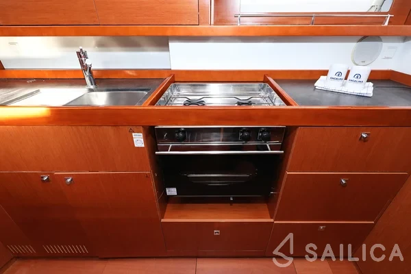 Oceanis 45 - Yacht Charter Sailica