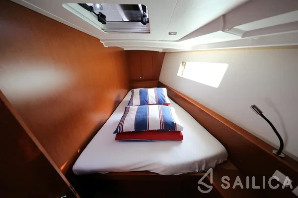 Oceanis 45 - Yacht Charter Sailica