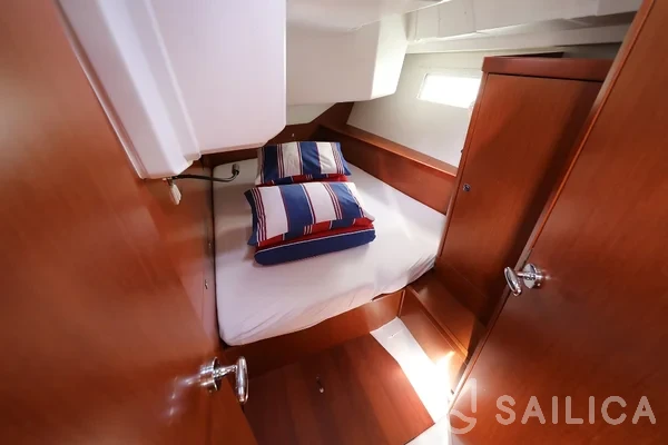 Oceanis 45 - Yacht Charter Sailica