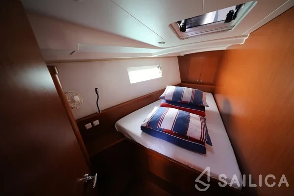 Oceanis 45 - Yacht Charter Sailica