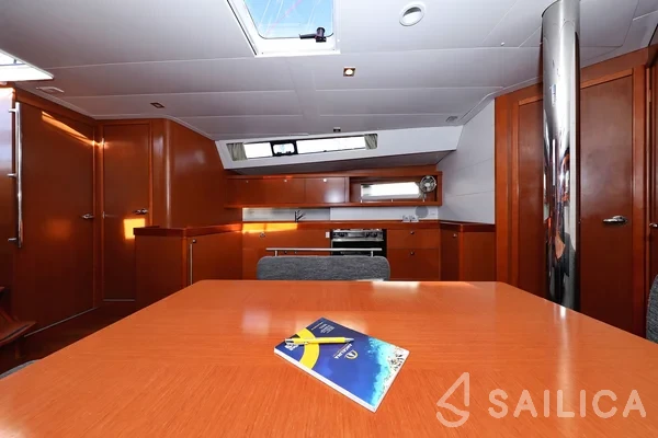 Oceanis 45 - Yacht Charter Sailica