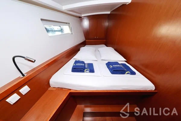 Oceanis 45 - Yacht Charter Sailica