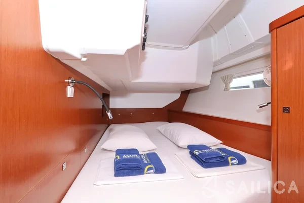 Oceanis 45 - Yacht Charter Sailica