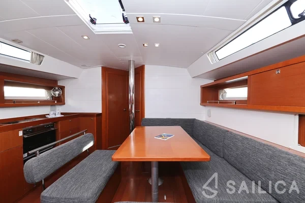 Oceanis 45 - Yacht Charter Sailica