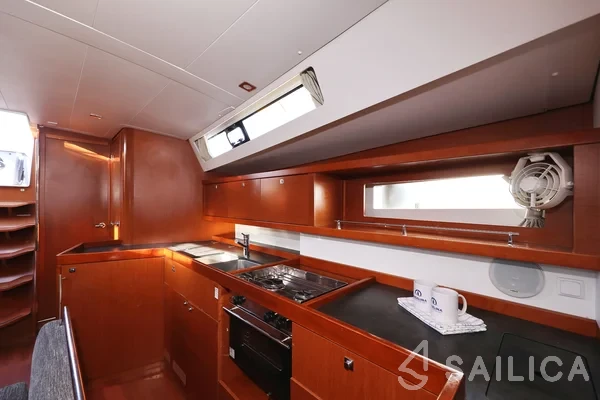 Oceanis 45 - Yacht Charter Sailica