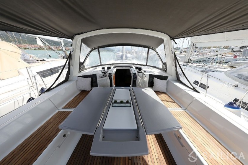 Oceanis 45 - Yacht Charter Sailica
