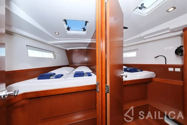 Oceanis 45 - Yacht Charter Sailica