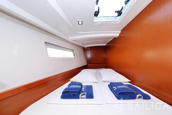Oceanis 45 - Yacht Charter Sailica