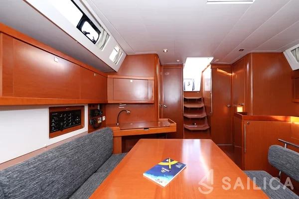 Oceanis 45 - Yacht Charter Sailica