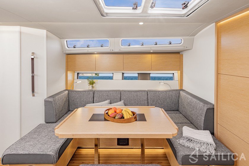 Hanse 460 - 4 cab. - Yacht Charter Sailica