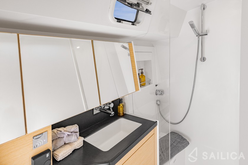 Hanse 460 - 4 cab. - Yacht Charter Sailica