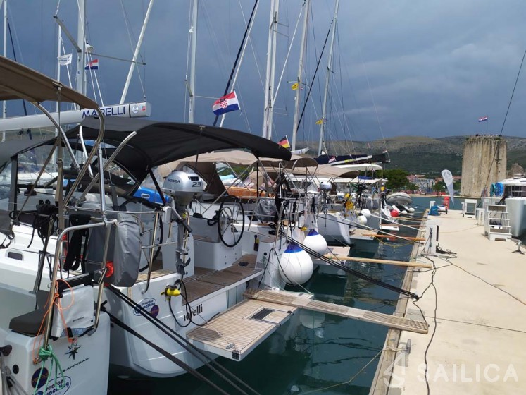 Sun Odyssey 410 - Yacht Charter Sailica