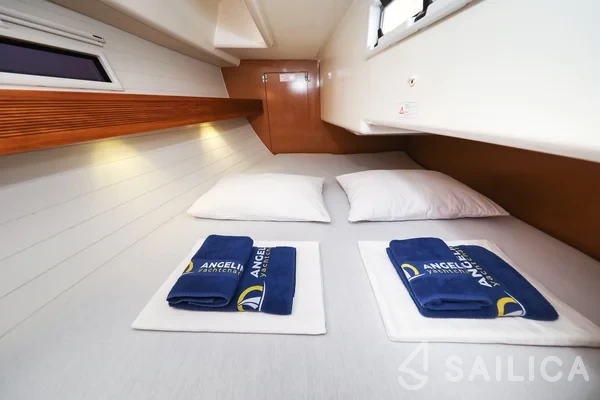 Bavaria 32 Cruiser - Yacht Charter Sailica