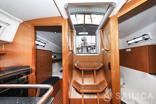 Bavaria 32 Cruiser - Yacht Charter Sailica