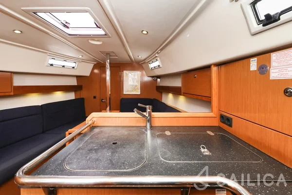 Bavaria 32 Cruiser - Yacht Charter Sailica