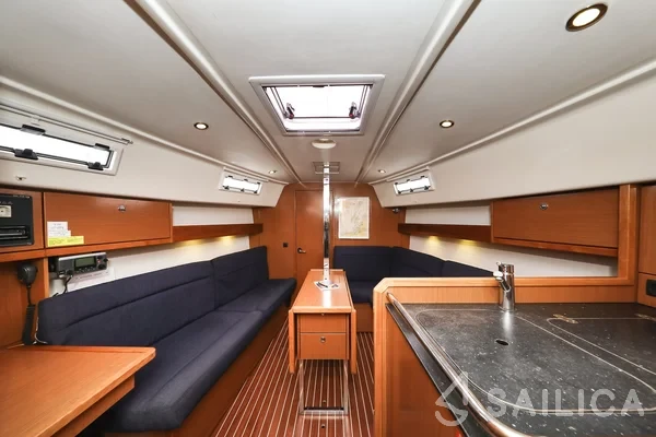Bavaria 32 Cruiser - Yacht Charter Sailica