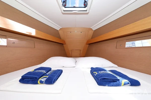 Dufour 412 GL - Yacht Charter Sailica