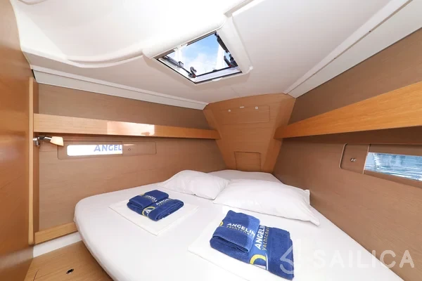 Dufour 412 GL - Yacht Charter Sailica