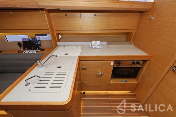 Dufour 412 GL - Yacht Charter Sailica