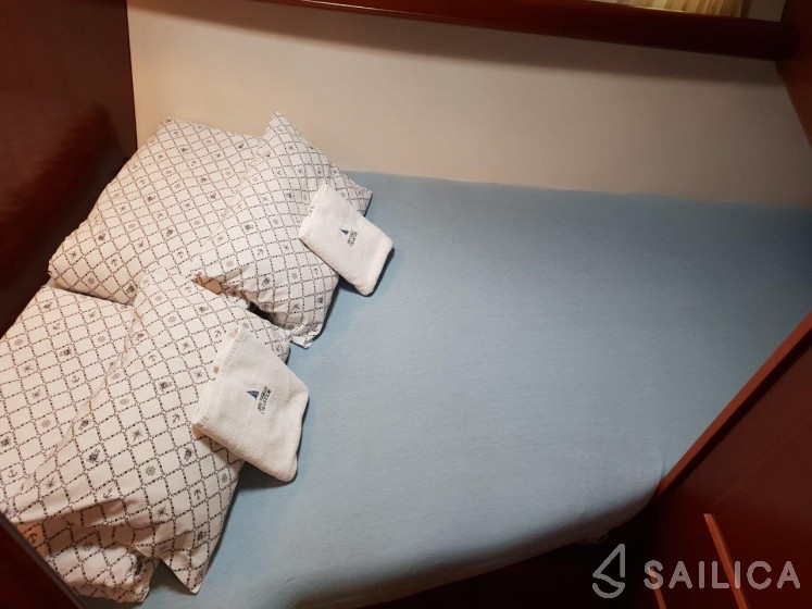 Swift Trawler 42 - Yacht Charter Sailica