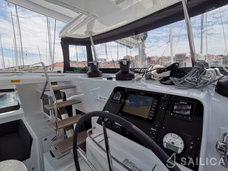 Lagoon 450 S - 4 + 2 cab. - Yacht Charter Sailica