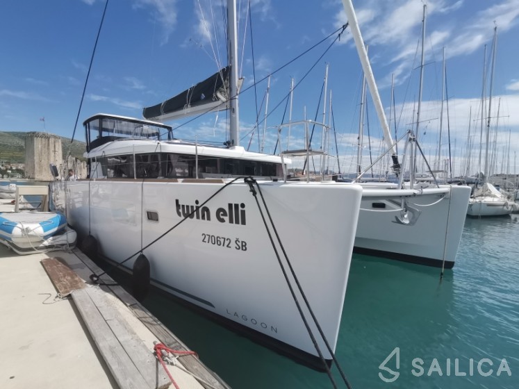 Lagoon 450 S - 4 + 2 cab. - Yacht Charter Sailica