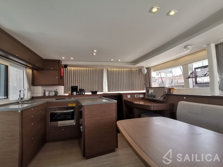 Lagoon 450 S - 4 + 2 cab. - Yacht Charter Sailica