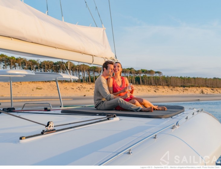 Lagoon 450 S - 4 + 2 cab. - Yacht Charter Sailica
