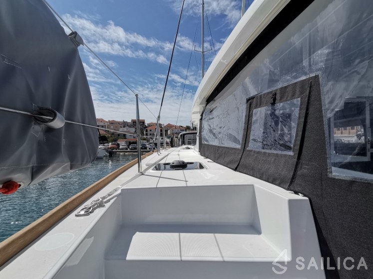 Lagoon 450 S - 4 + 2 cab. - Yacht Charter Sailica