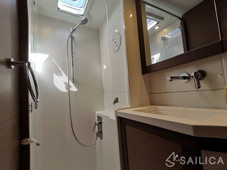 Lagoon 450 S - 4 + 2 cab. - Yacht Charter Sailica