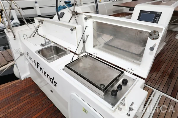 Dufour 412 GL - Yacht Charter Sailica